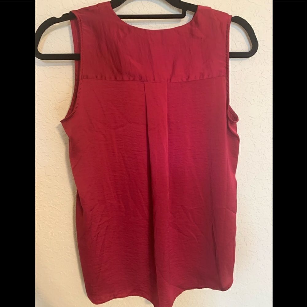Violet + Claire Burgundy size S sleeveless top - Picture 2 of 9
